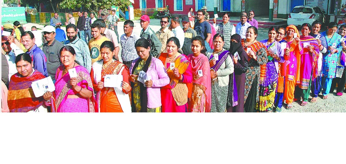 pithauraagadh jile mein 52.13, champaavat mein 55.91 pratishat matadaan hua