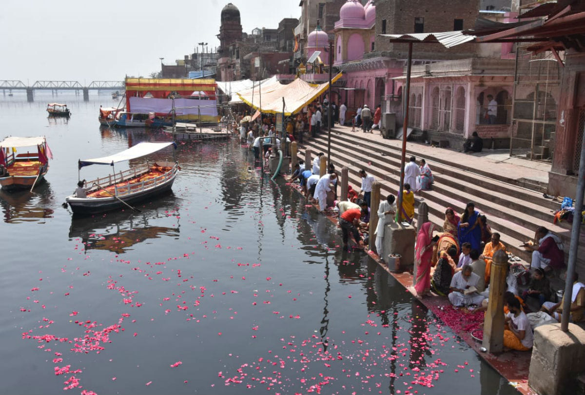 yamuna chhath puja celebration in mathura