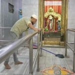सद्दाम हुसैन, मंदिर सफाईकर्मी