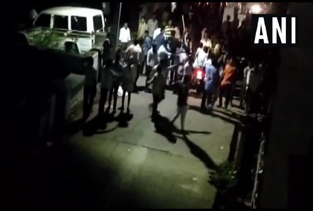 Andhra Pradesh: Police use lathis in Allagadda, Kurnool TDP and YSRC clash