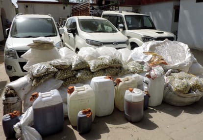 police caught Illegal liquor business in kannauj