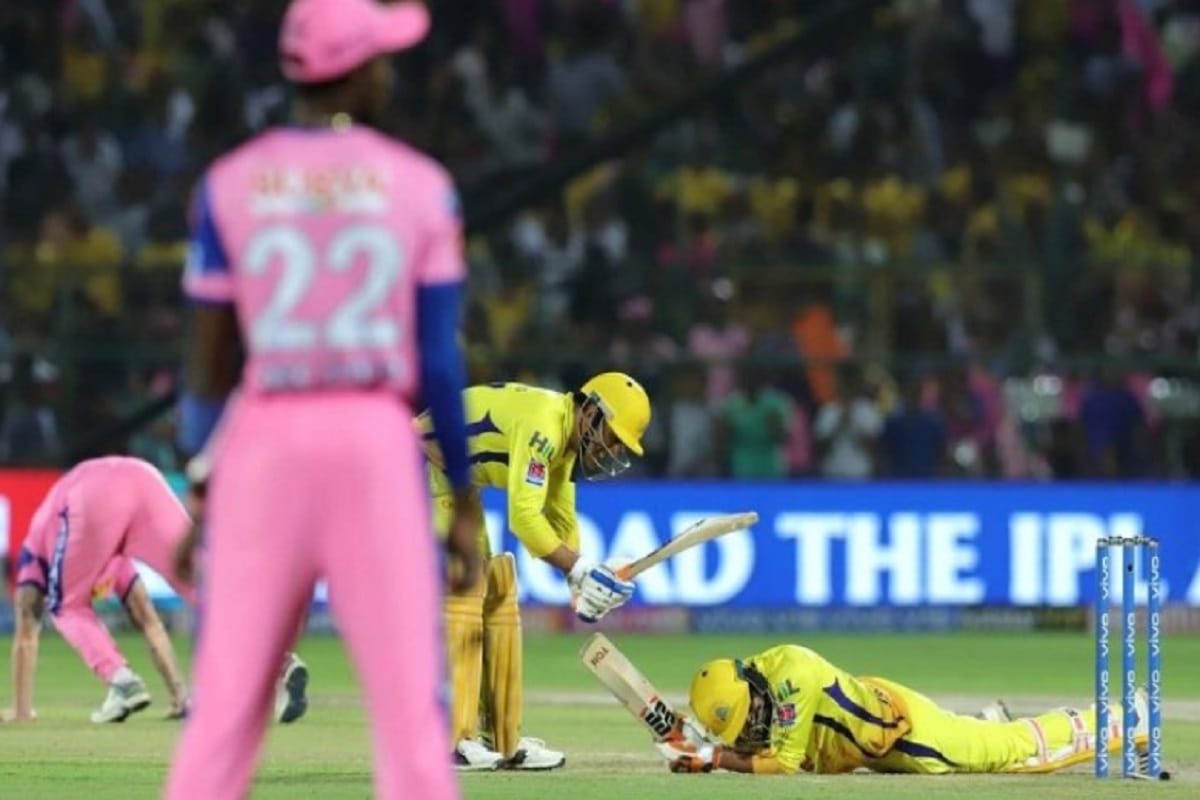 ravinder jadeja hits massive six on ben stokes ball in last over
