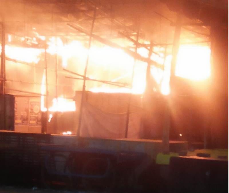 fire in old lucknow area nakkhas several shops caught in flames