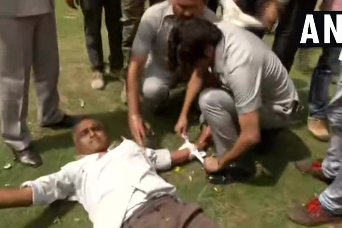 A man slits his hand in Supreme Court premises