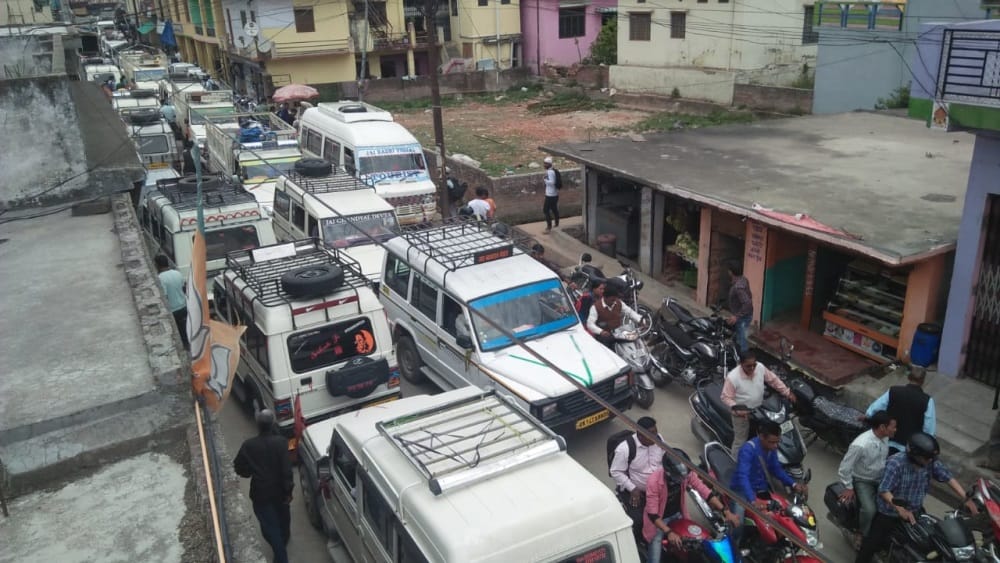 police sub inspector slap taxi driver in uttarakhand