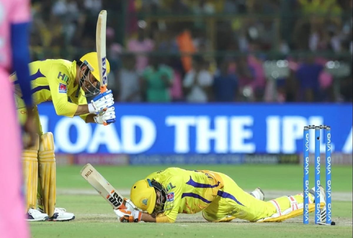 IPL 2019 CSK and RR Dhoni hits jadeja with bat
