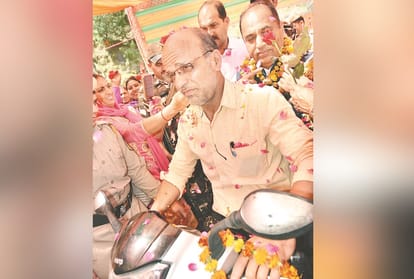 lok sabha election 2019 CM jairam Thakur suffering from foot sprain
