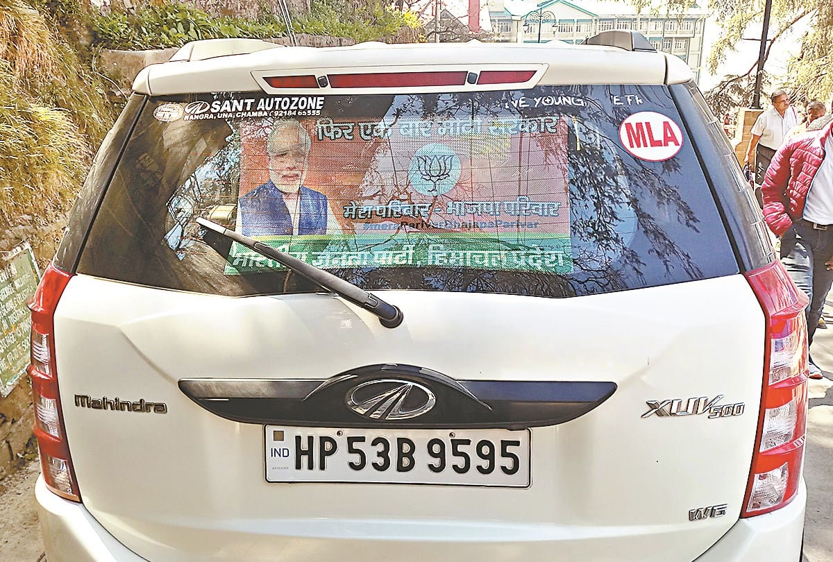 lok sabha election 2019 BJP workers election campaigning by posters on cars and other vehicles