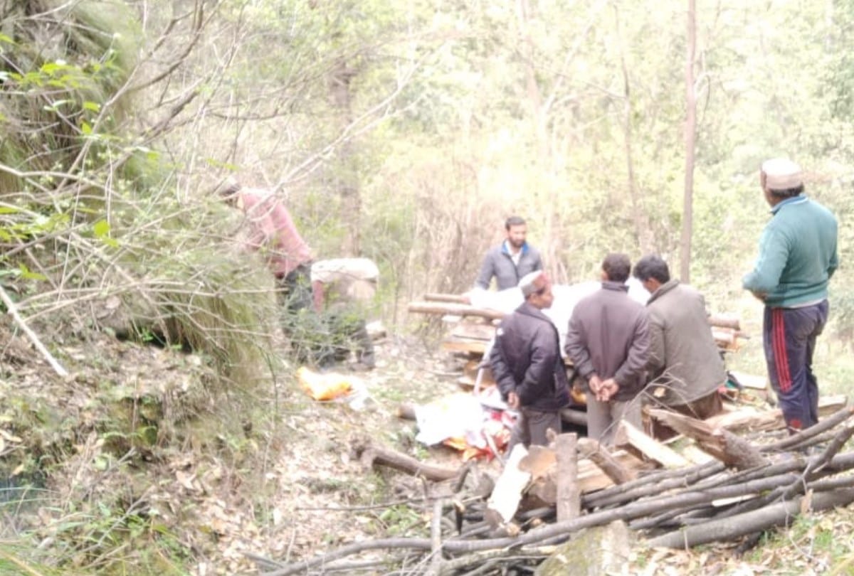 Governor Acharya Dev Vrat takes cognisance Cast Discrimination Dalit Woman Shamshan Ghat