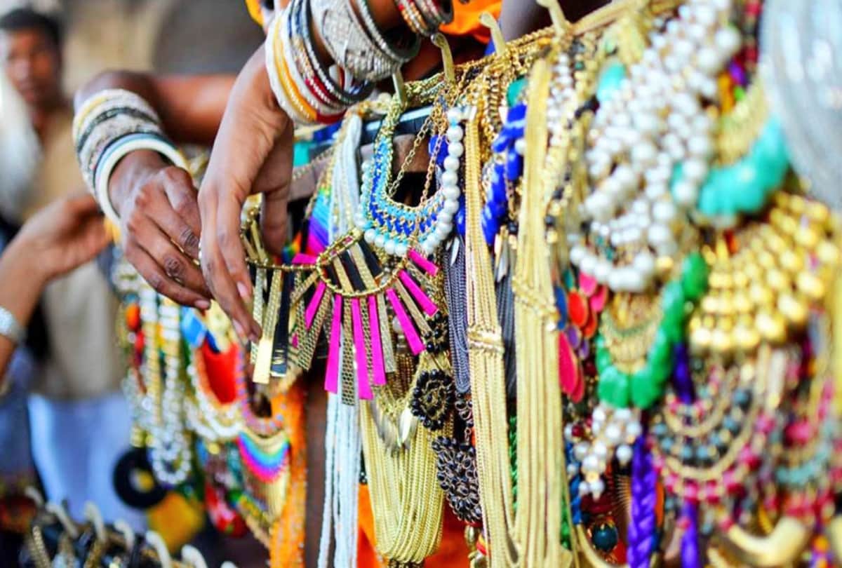 cheap and best market for street shopping in delhi