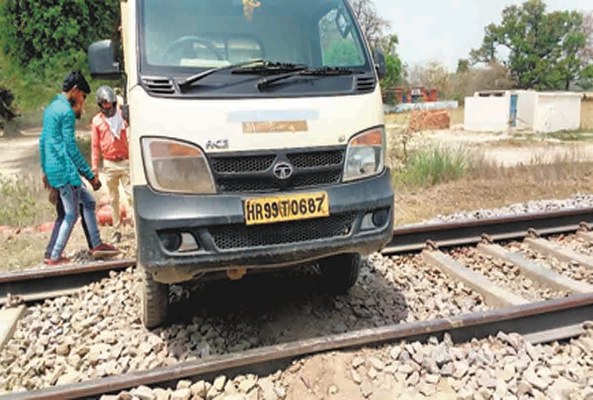 Pratapgarh: Nautanwa Express escaped due to accident