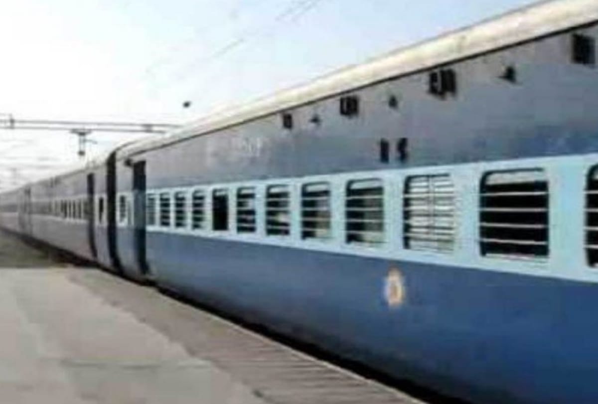 know about meaning of cross X behind train