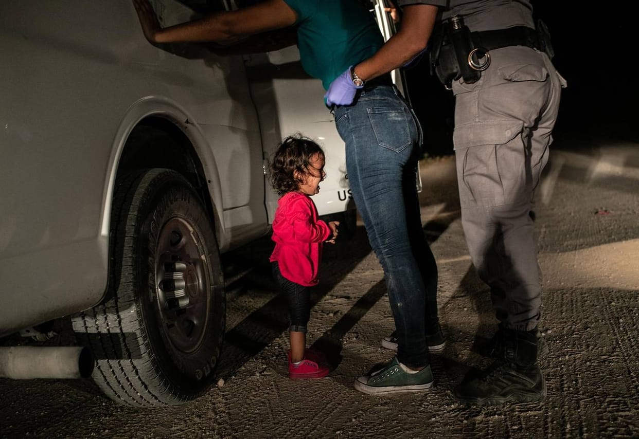 The picture Of Migrant Toddler Crying At US border won the World Press Photo Award 2019