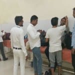 जिला अस्पताल में भर्ती घायल यात्री