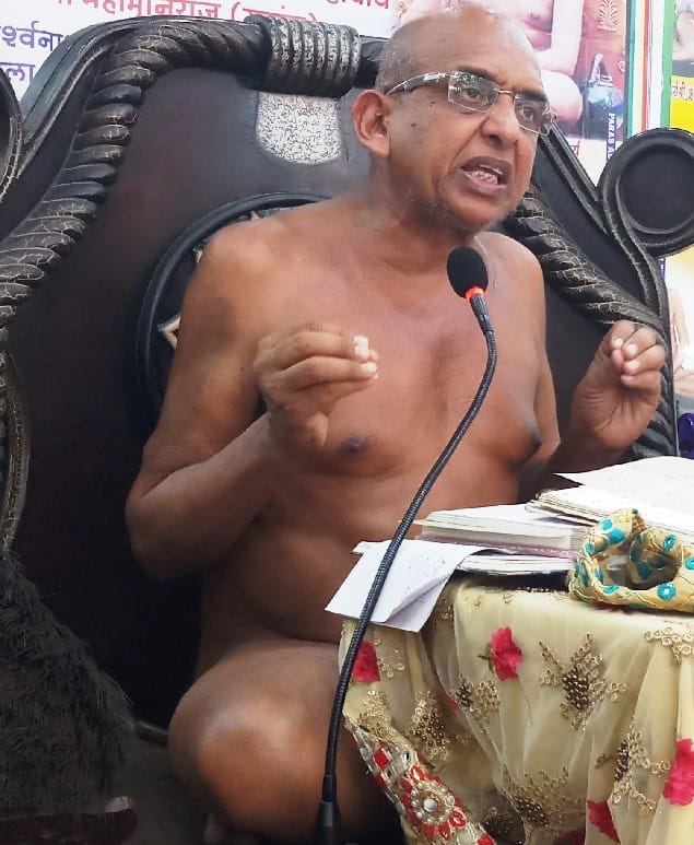 Smart phone eyes wines: Jain Muni