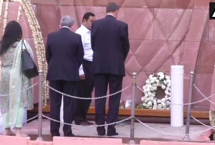 Congress Rahul Gandhi Pays Tribute at Jallianwala Bagh memorial on 100 years of the massacre