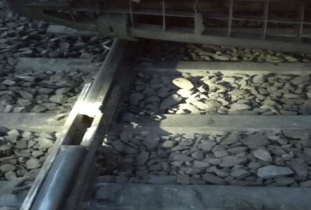 rail track found broken in barabanki, keyman's cleverness prevent accident