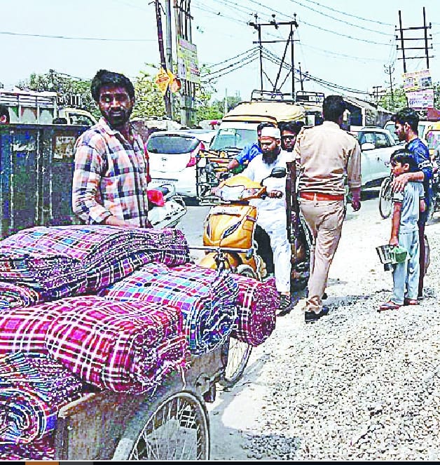 Bus bombed, head constable crushed, death