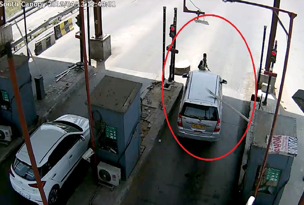 bullies made havoc at barabanki toll tax, beaten one toll tax worker