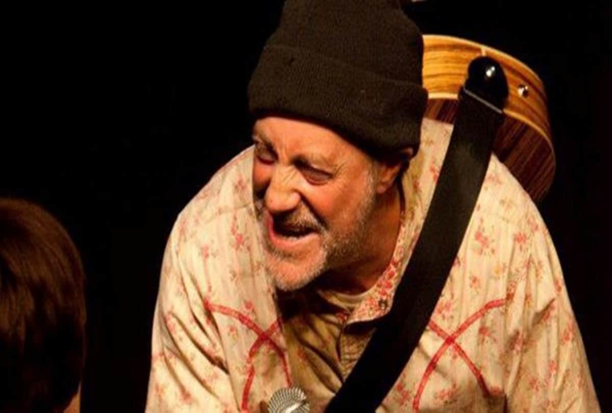Comedian Ian Cognito dead onstage during show