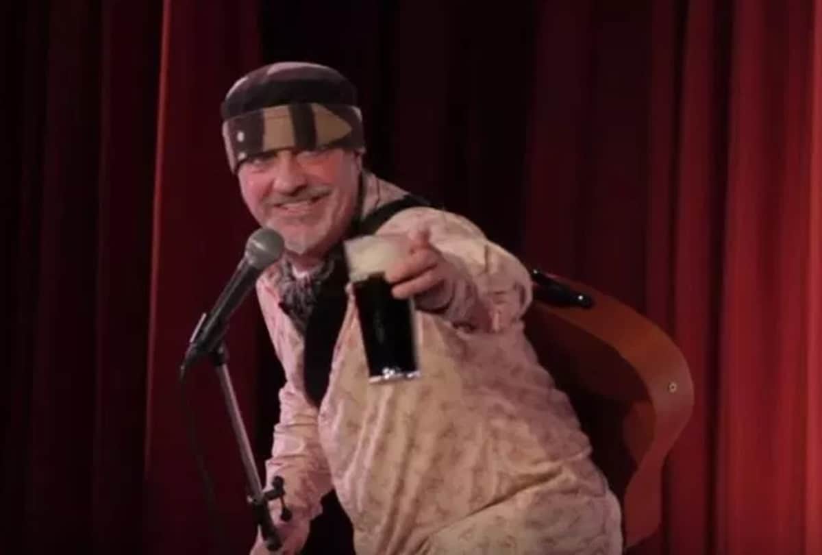 Comedian Ian Cognito dead onstage during show
