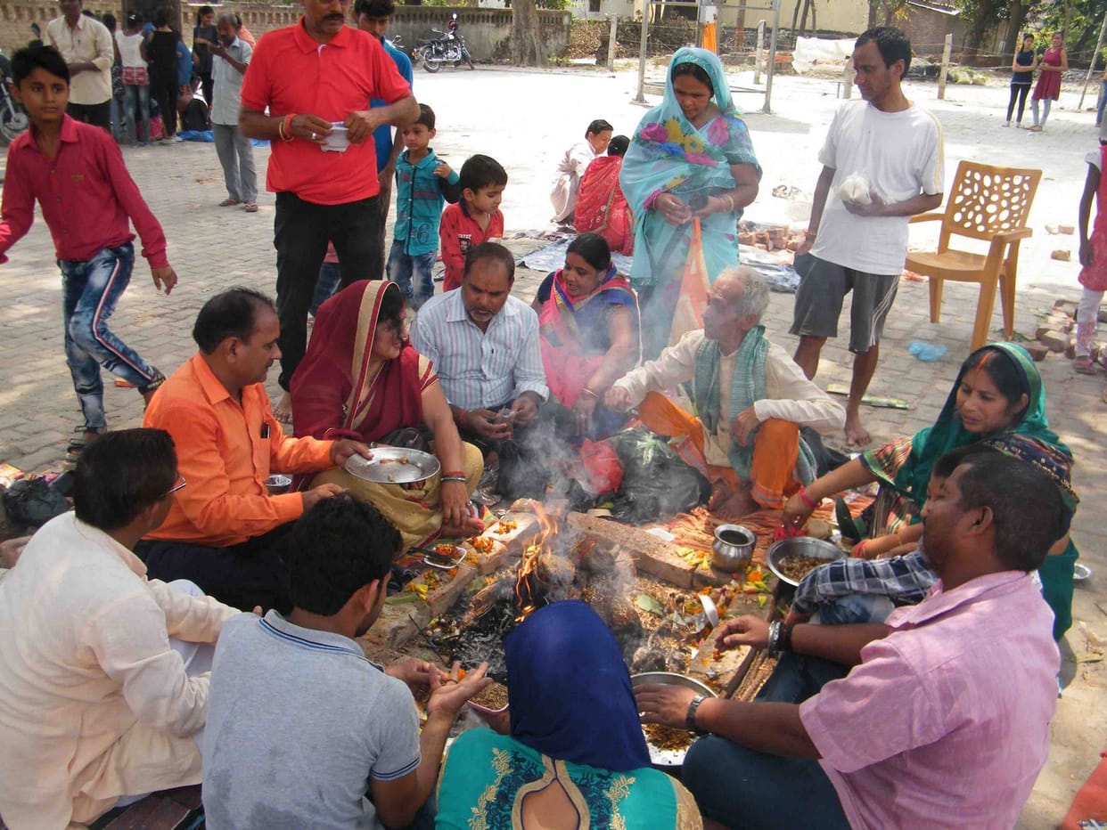 श्रद्धालुओं ने मां के दरबार में टेका मत्था