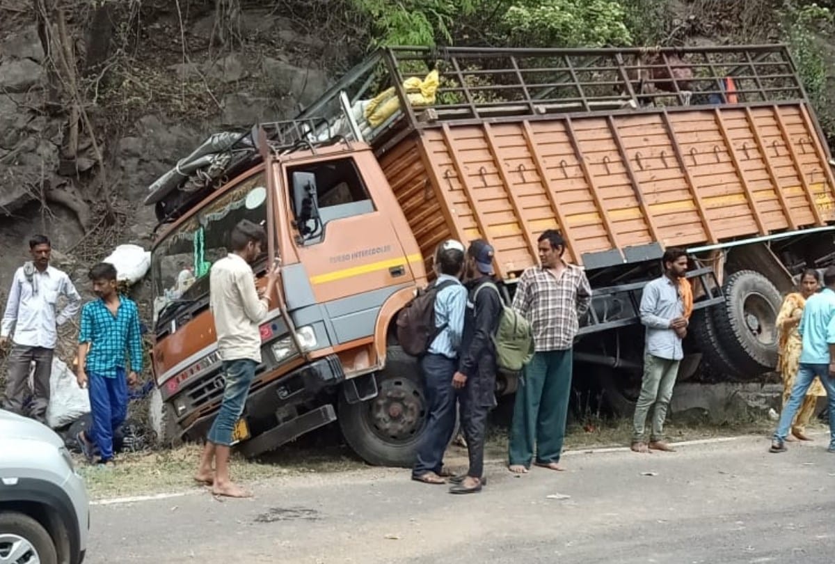 Pilgrims Tempo Accident In Bangana Una 6 Injured Himachal Pradesh
