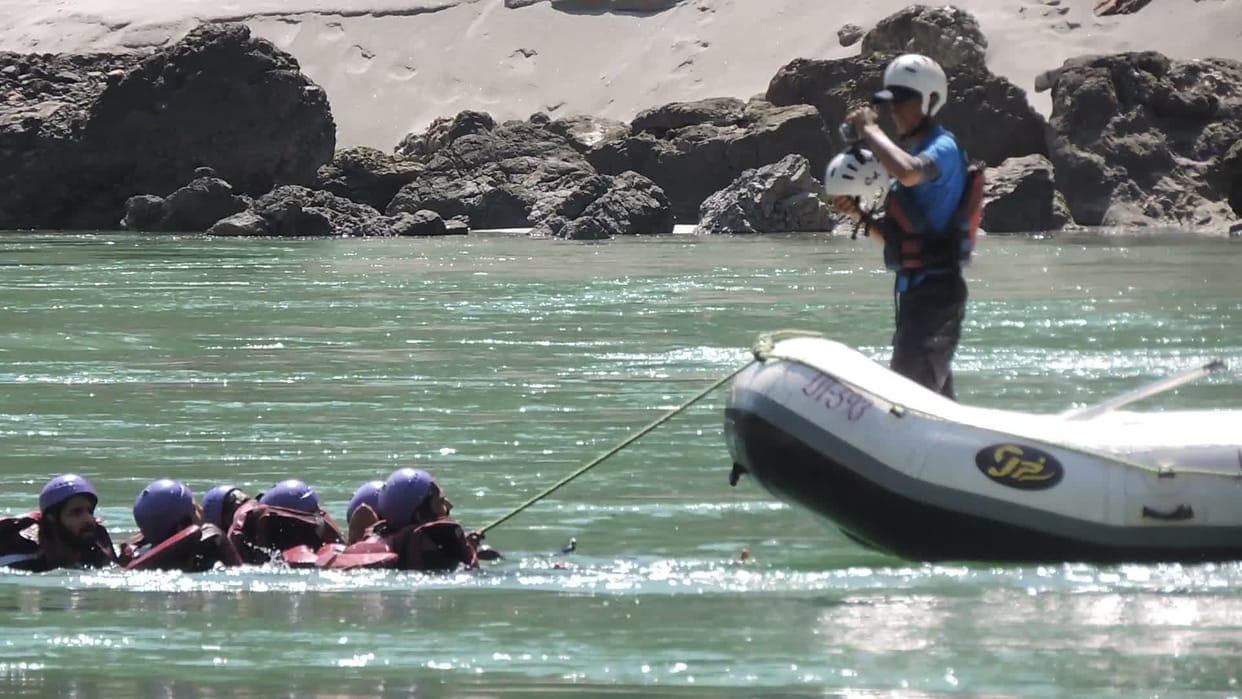 Accident while rafting in rishikesh Kolkata tourist dies after raft overturns in Shivpuri Uttarakhand news in
