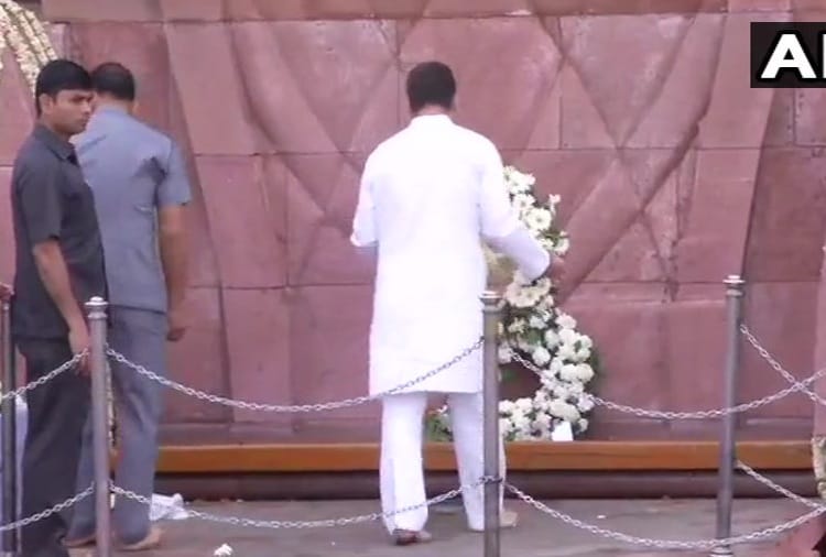 Congress Rahul Gandhi Pays Tribute at Jallianwala Bagh memorial on 100 years of the massacre