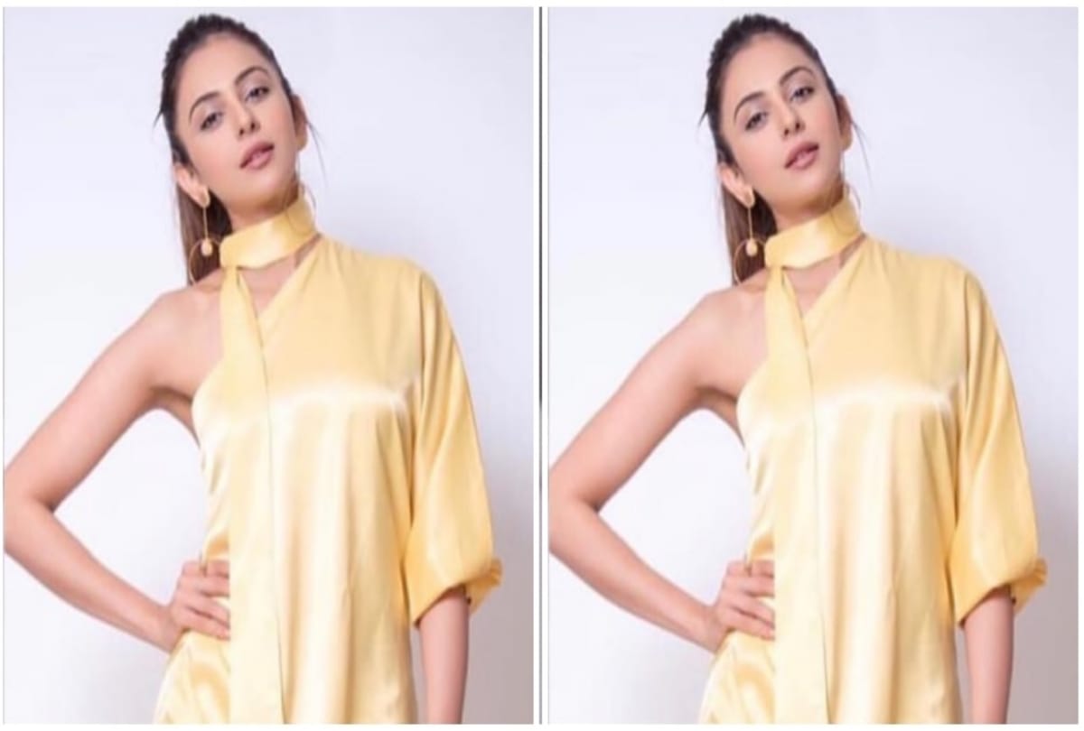 Rakul Preet Singh unbuttons her jeans for a picture gets brutally trolled
