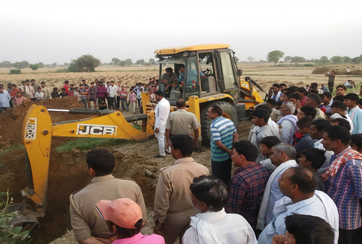 five year old boy stuck into bore well in mathura army starts rescue operation