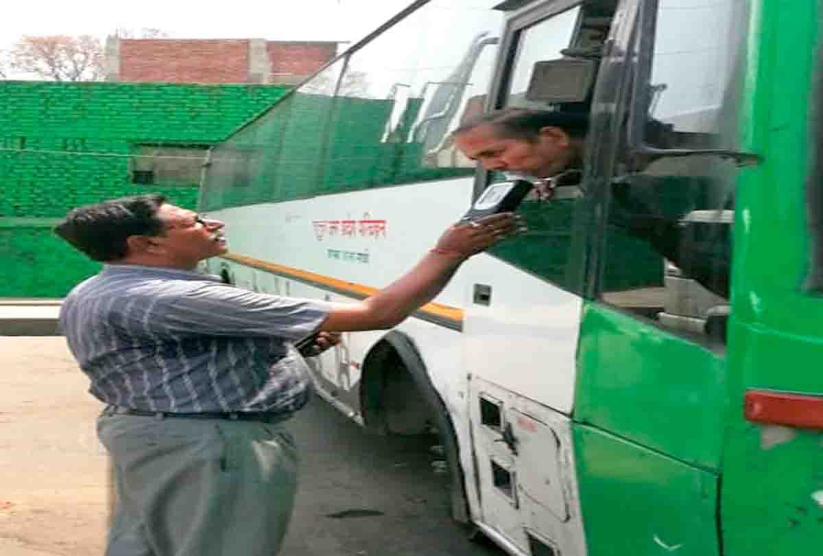 Checking of buses in the night on the dhaba, drivers of drinkers will be caught