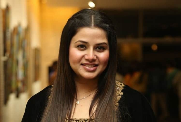 actress sangeetha krish alleges her mother exploiting