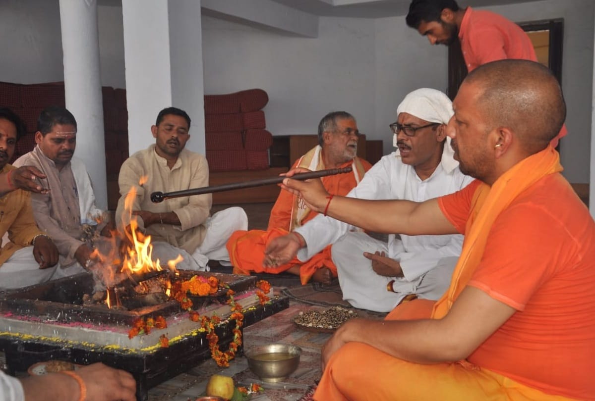ramnavami 2019 yogi adityanath do ramnavami puja and kanya pujan