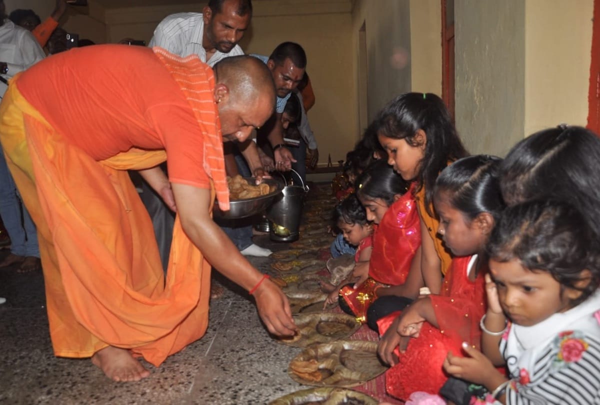 ramnavami 2019 yogi adityanath do ramnavami puja and kanya pujan