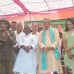 हेमा मालिनी के समर्थन में सभा को संबोधित करते धर्मेंद्र