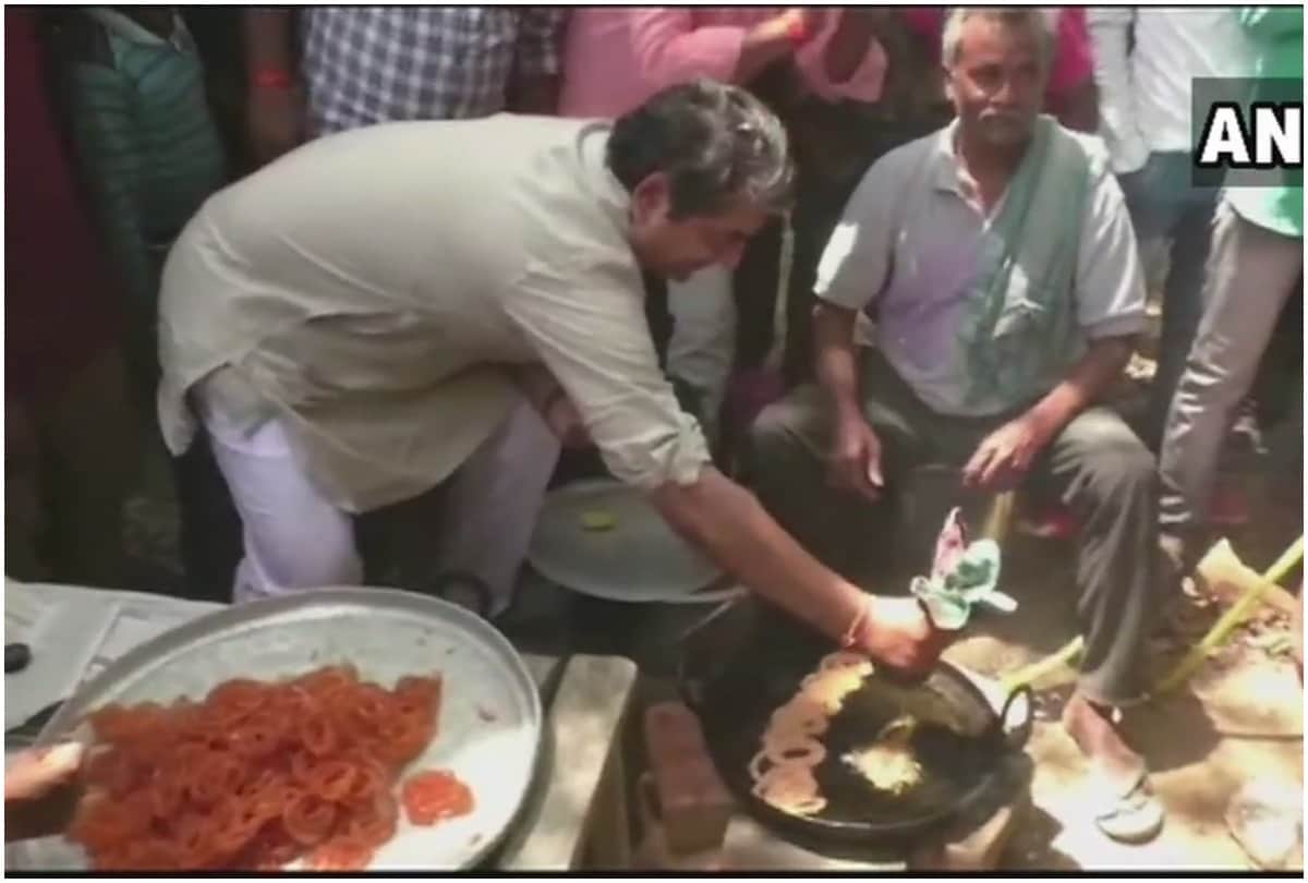 Lok Sabha Chunav 2019: Pakoda Politics of Congress candidate RPN Singh in Kushinagar