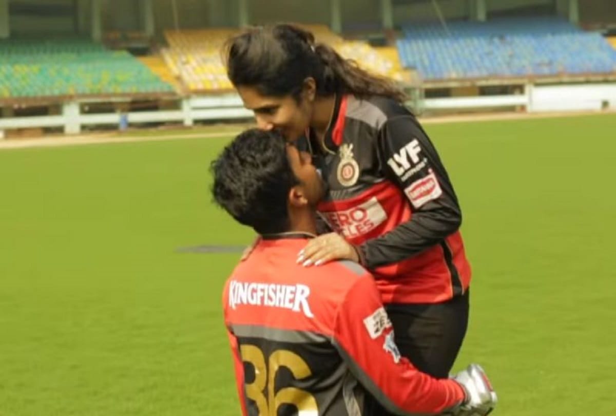 Sachin Baby proposes girlfriend in stadium wearing RCB jersey
