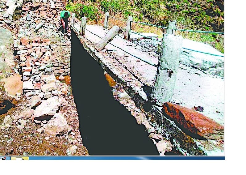 Difficulty from getting damaged by snowfall on the banks of the river Munasariya-Dung
