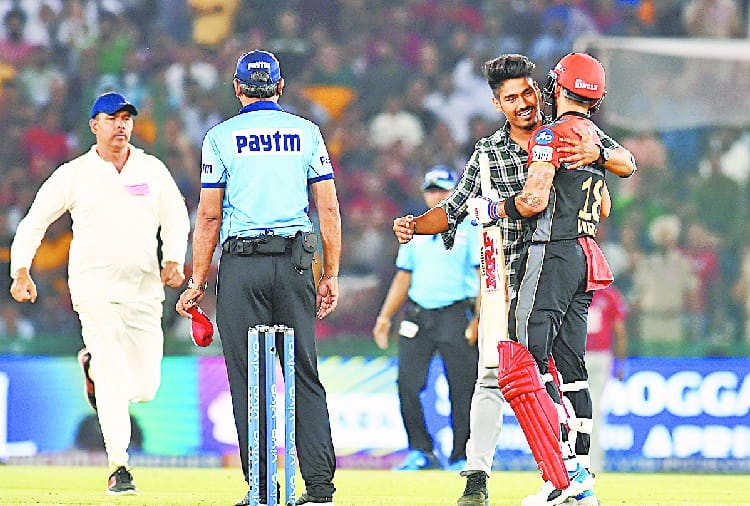 Public Crazy for Cricket Match and Cricketers, Virat Kohli