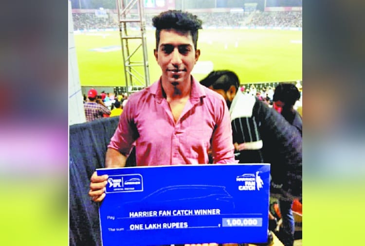 Public Crazy for Cricket Match and Cricketers, Virat Kohli