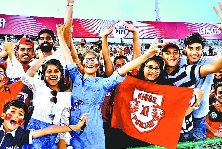 Public Crazy for Cricket Match and Cricketers, Virat Kohli