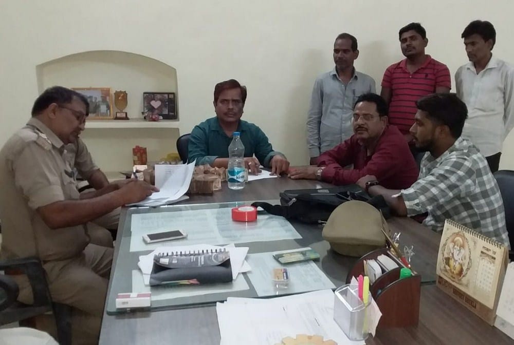 flying squad caught 1 lacs
