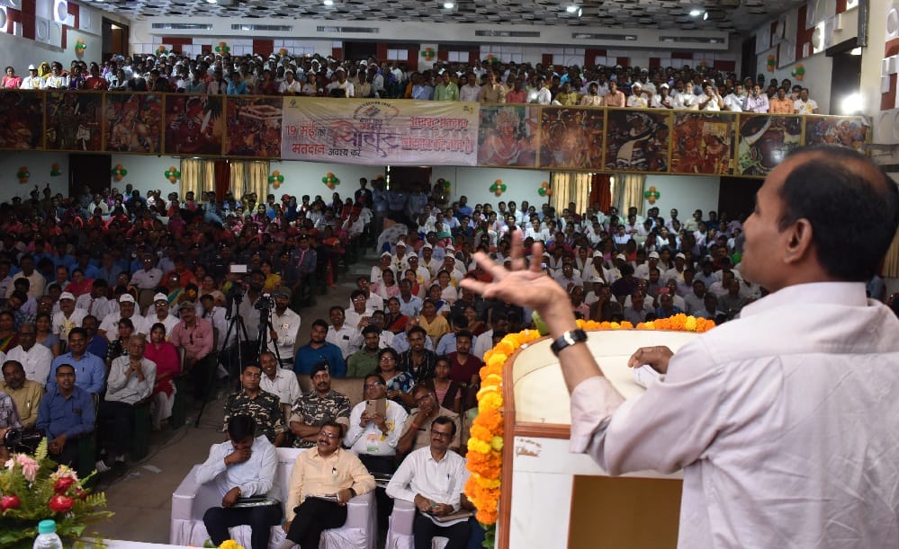 जनता तय करे सभ्य जनप्रतिनिधि चाहिए या असभ्य: लू