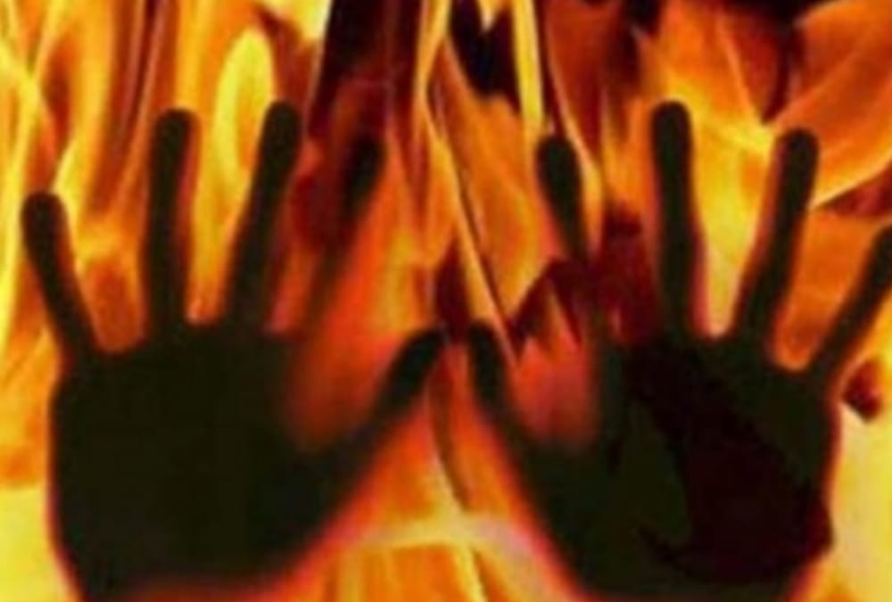 wife burned her husband in Chandoli