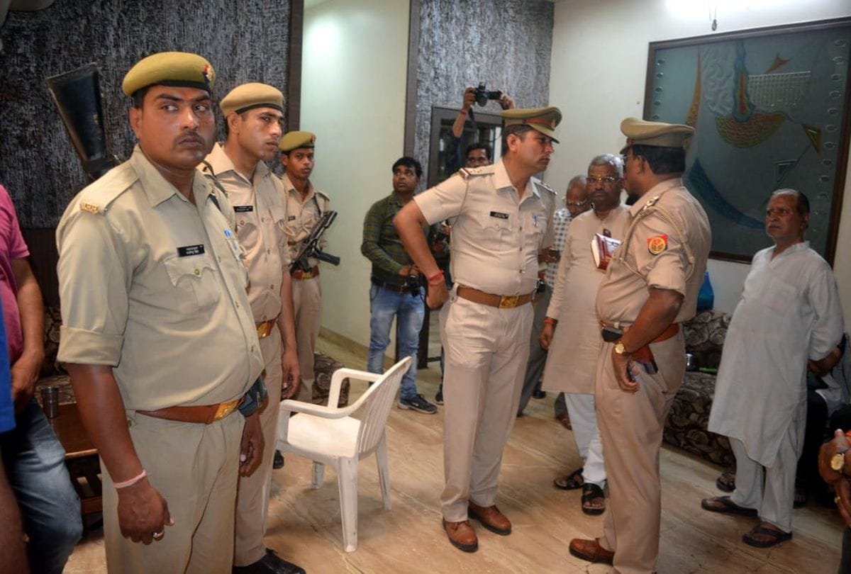 robbery in house of bullion businessman in mathura