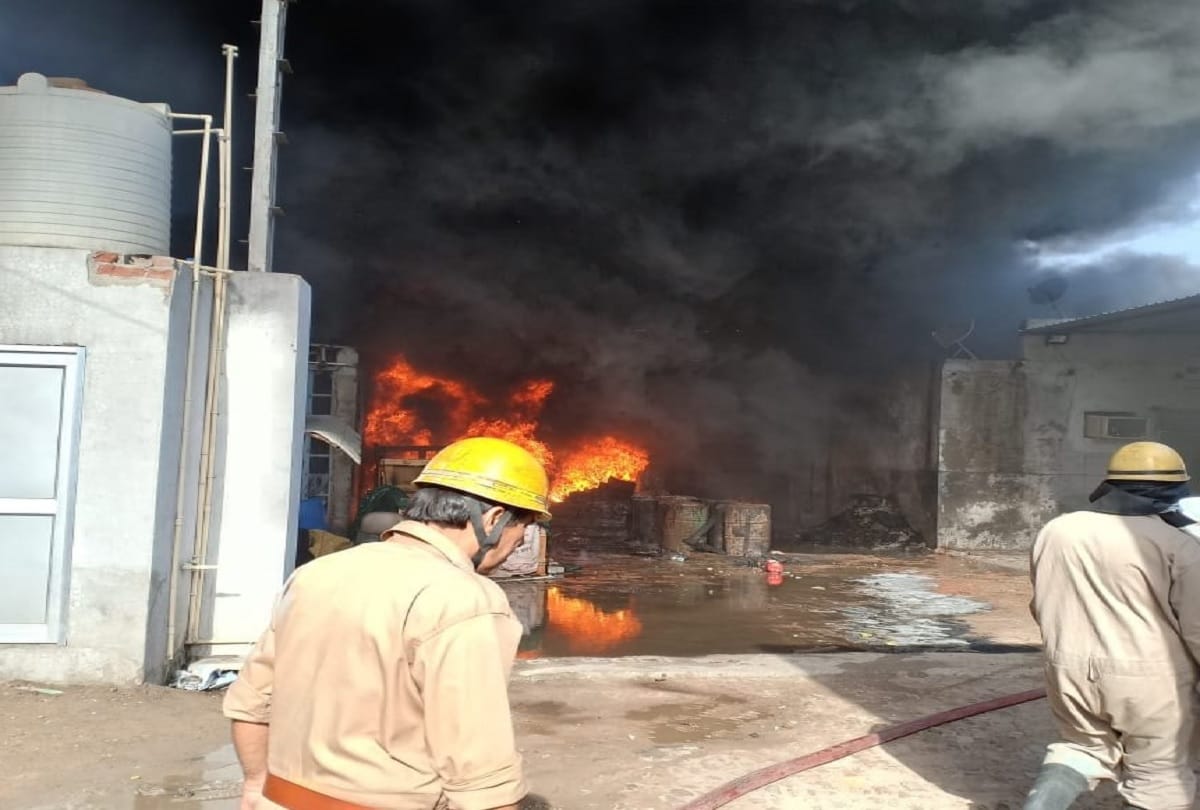 Delhi Siraspur Fire breaks out at a rubber godown