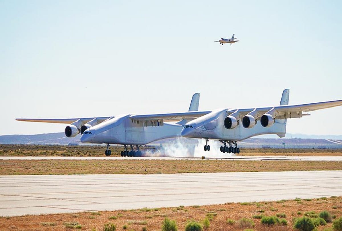 Worlds largest plane stratolaunch makes first flight over the Mojave Desert Viral video