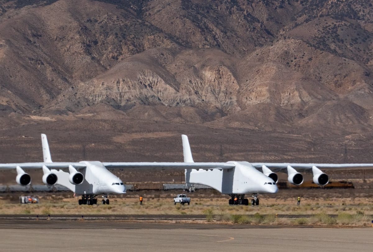 Worlds largest plane stratolaunch makes first flight over the Mojave Desert Viral video