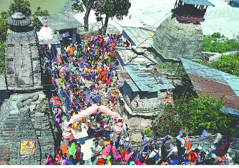 On the Baisakhi, pilgrims performed Mattha Teka at Baleshwar Mahadev Temple